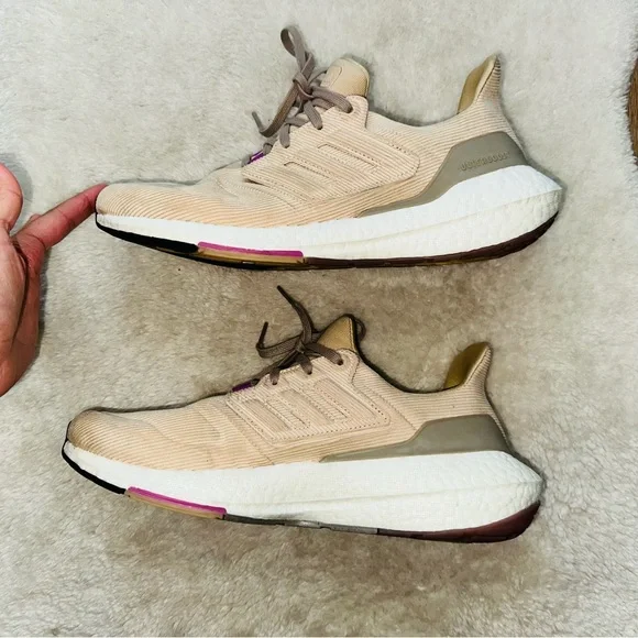 Adidas Ultraboost 22 Women’s Running Shoes Size 10 - Picture 6 of 10